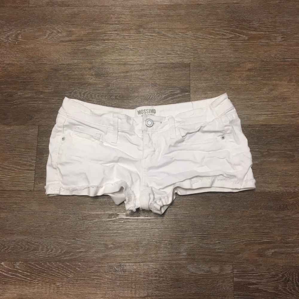 White mossimo shorts